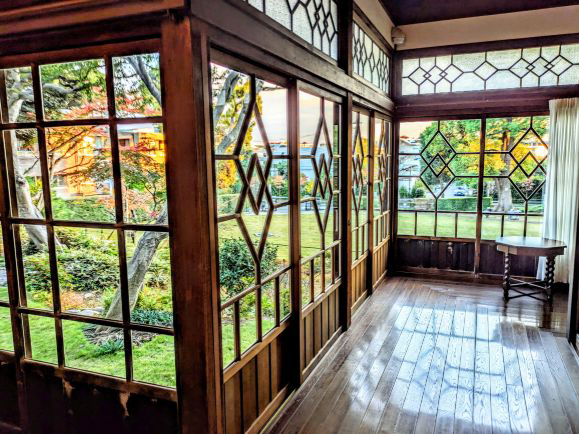 荻外荘廊下から